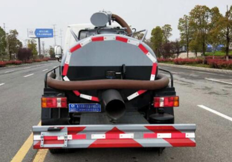 程力凱馬藍(lán)牌吸糞車