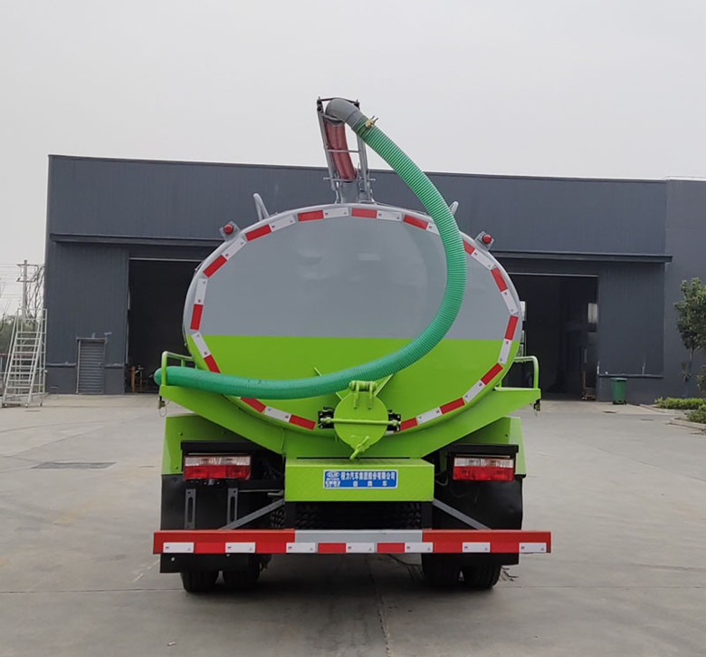 程力東風(fēng)D7(8-9方）吸糞車(chē)