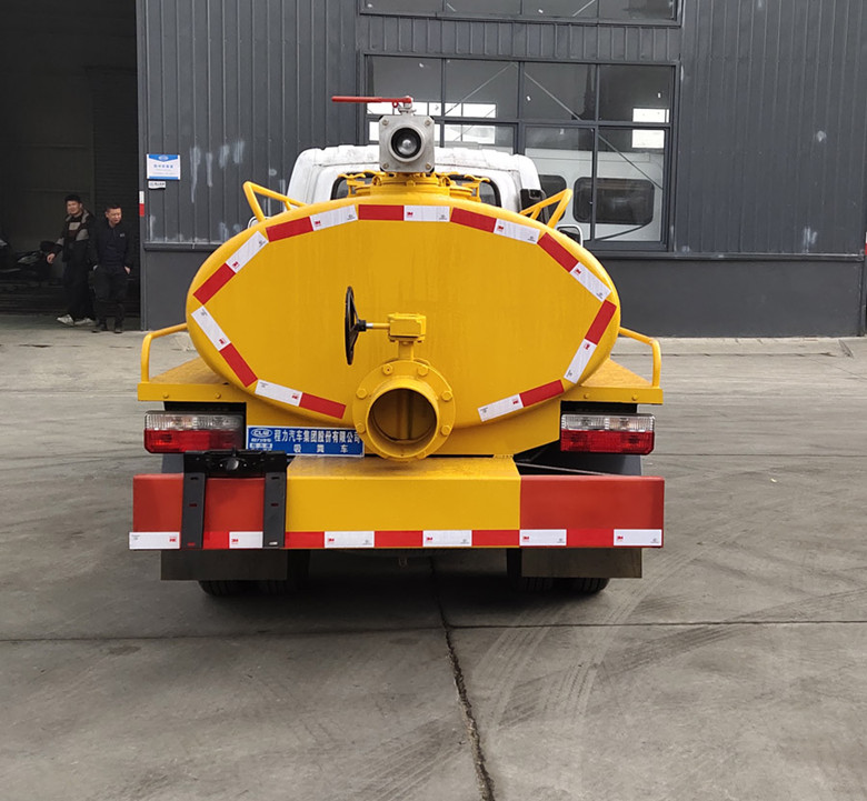 藍(lán)牌東風(fēng)途逸吸糞車