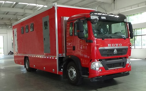 程力重汽豪沃淋浴車