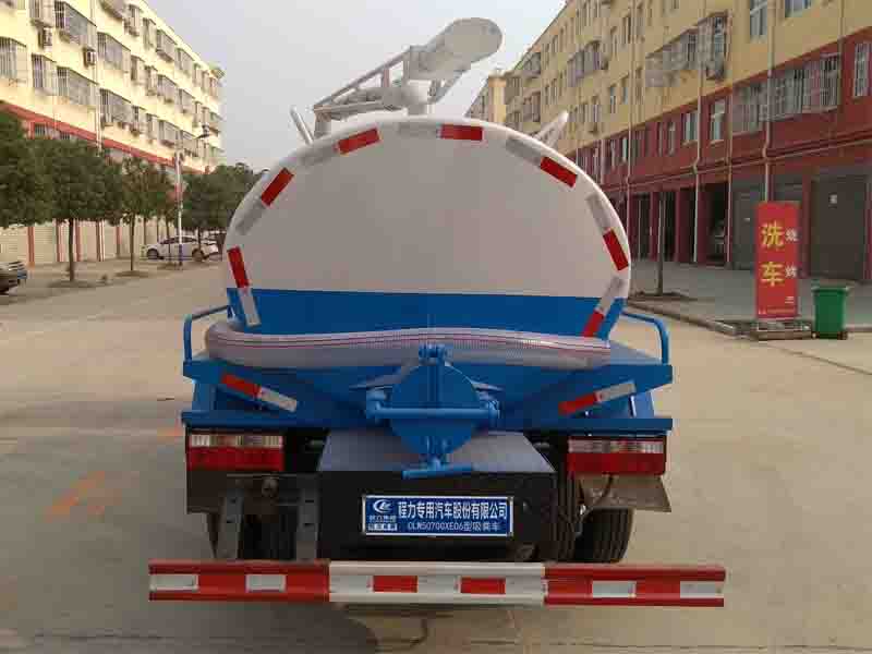 國(guó)六東風(fēng)5方型吸糞車(chē)