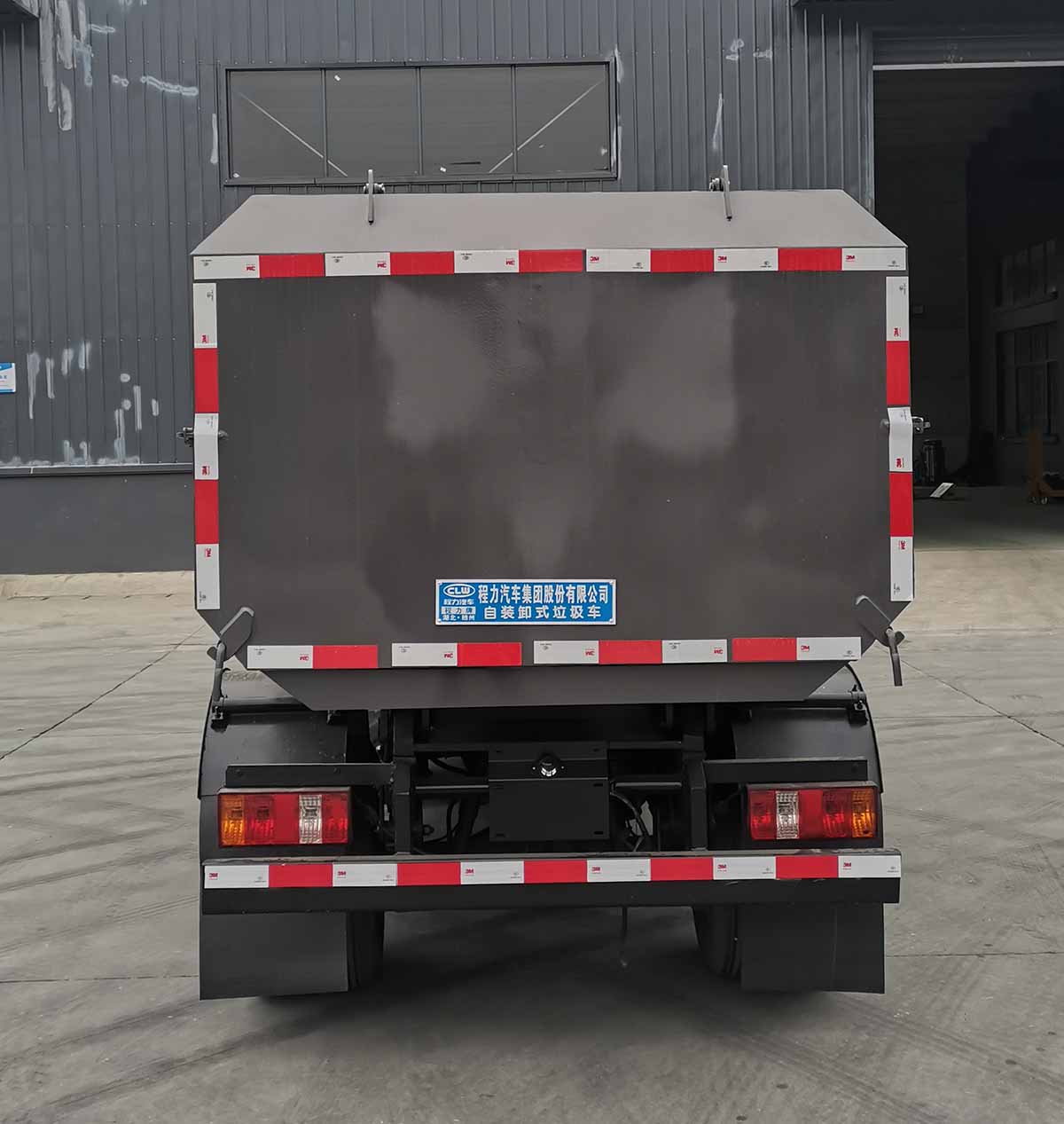 程力藍牌自裝卸式（掛桶）垃圾車