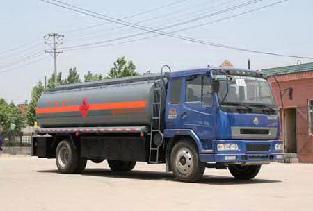 柳汽乘龍145系列化工液體運(yùn)輸車