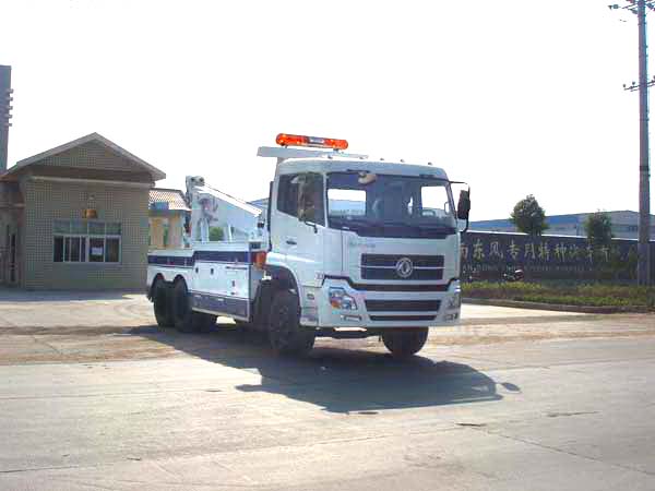 東風(fēng)天龍后八輪雙橋清障車(拖吊聯(lián)體型)