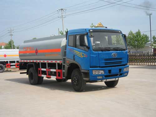 解放平頭化工液體運(yùn)輸車