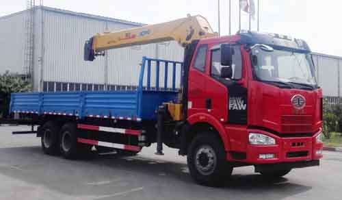 解放后八輪隨車吊